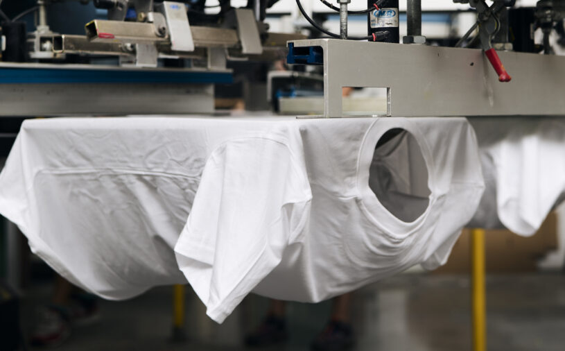 Thermotransfers und Siebdrucktransfers für Arbeitskleidung und Sportbekleidung